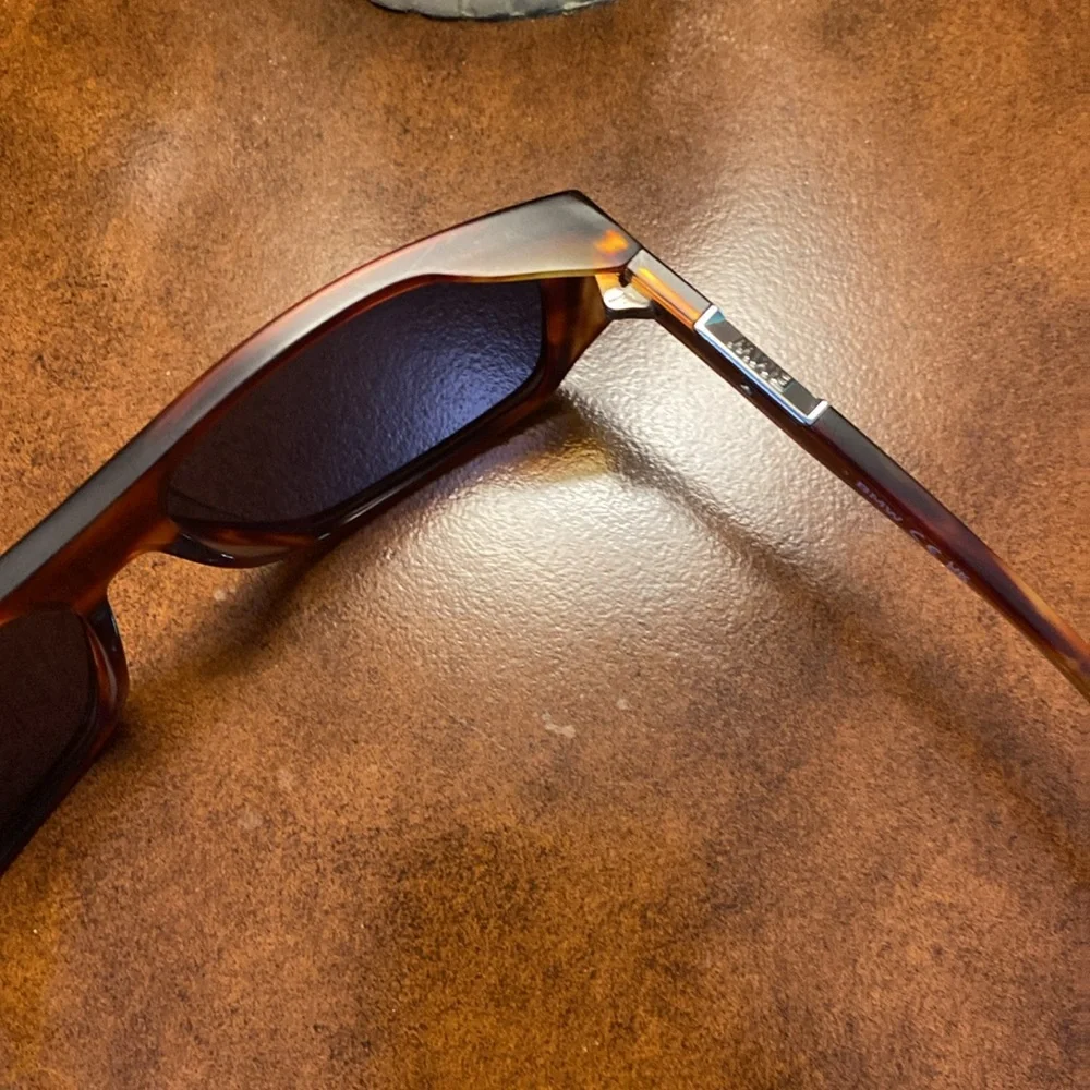 BMW New “tortoise” and bluish lens Sporty Sunglasses